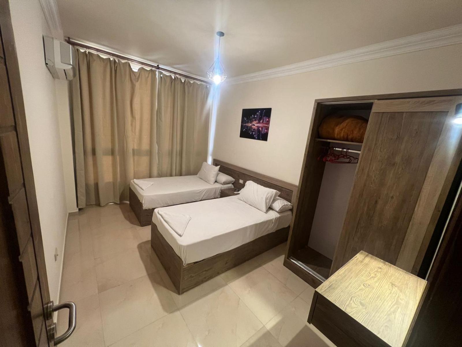 Marina Sky Apartment Hurghada Bagian luar foto